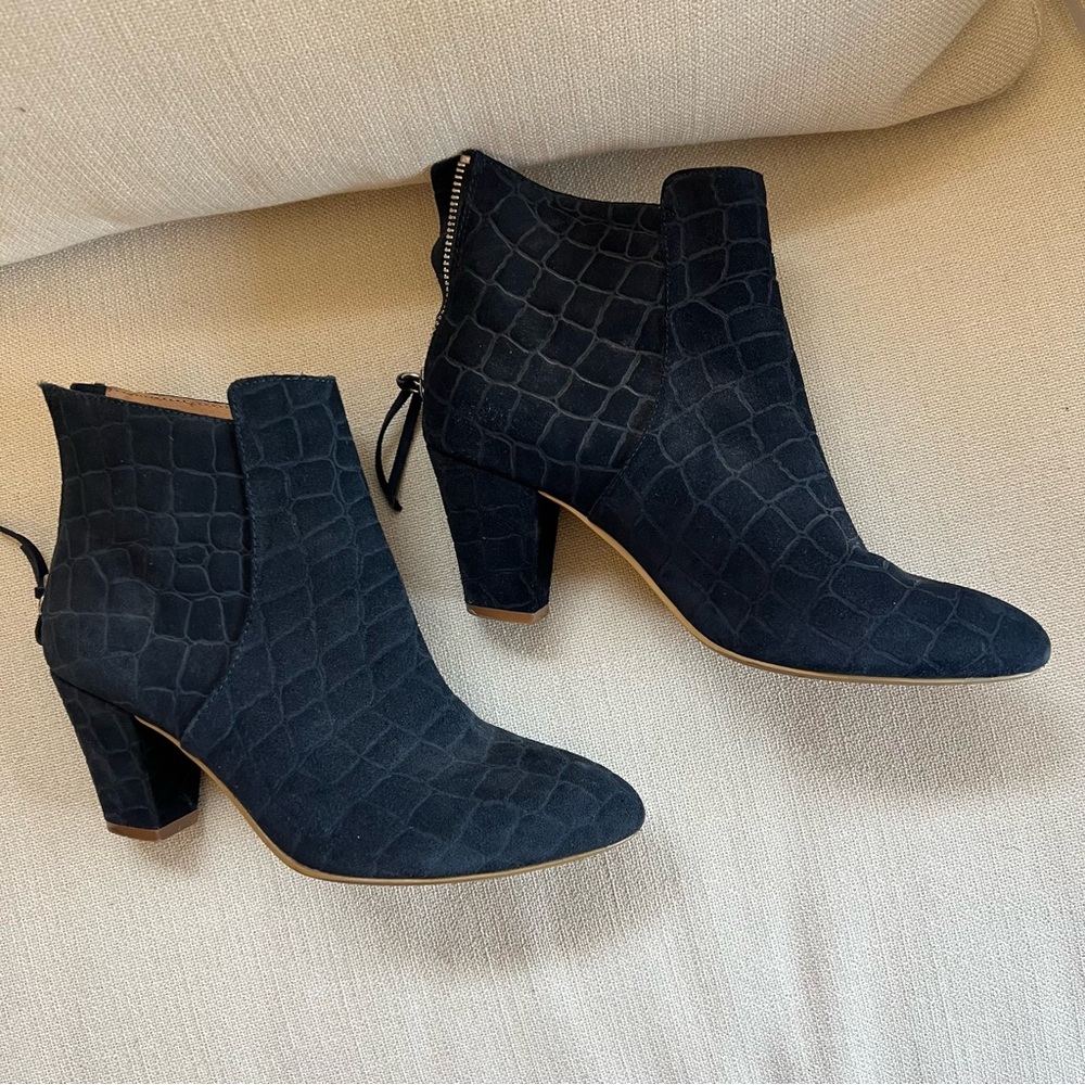 Marais USA blue suede croco ankle boots booties. Size 7